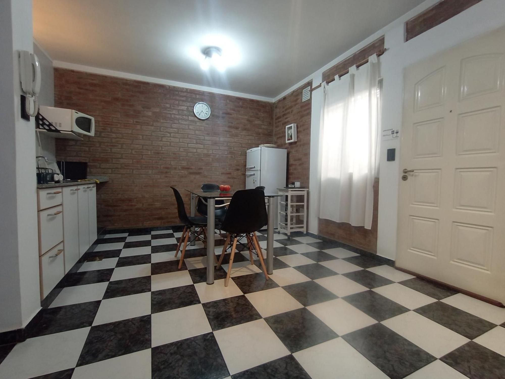 Pequena Allegra Apartment